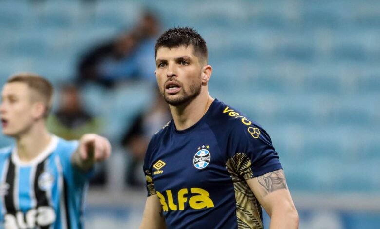 Grêmio dá sinais de evolução, mas velho problema segue atormentando Mano Menezes Grêmio dá sinais de evolução, mas velho problema segue atormentando Mano Menezes