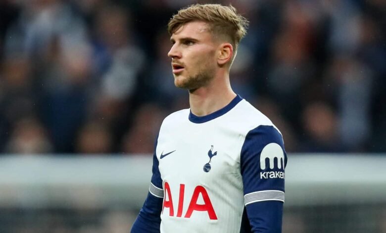 Tottenham libera flop e campeões da Liga Europa apenas 10 dias após título Tottenham libera flop e campeões da Liga Europa apenas 10 dias após título