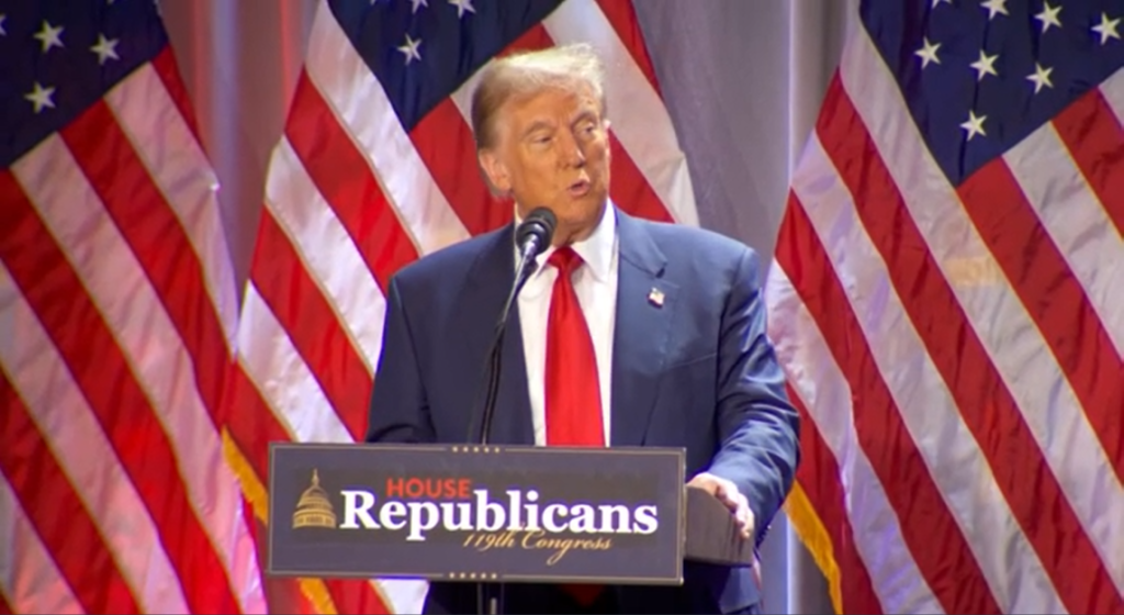 Trump comemora vitória em estados-pêndulo em discurso para republicanos da Câmara