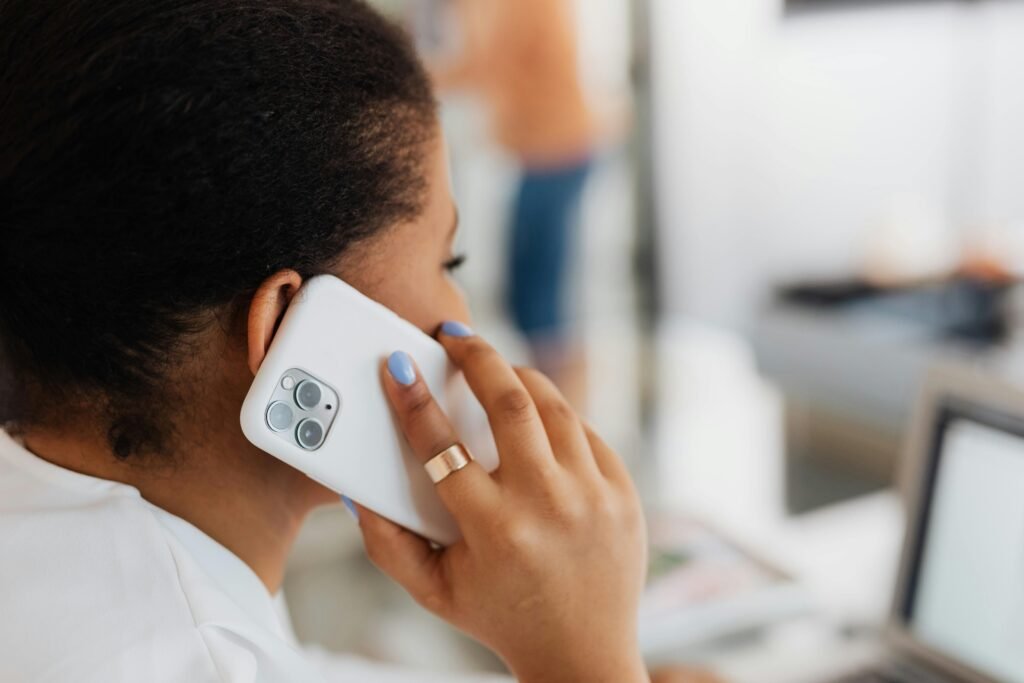 Celular aumenta risco de câncer cerebral? Estudo da OMS responde