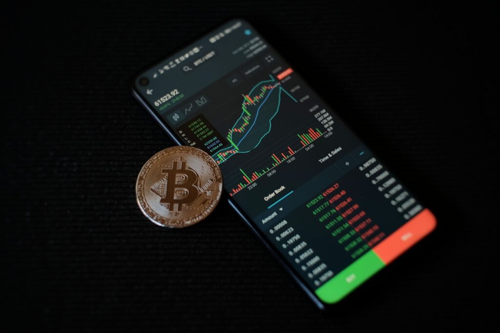 Bitcoin supera US$ 100 mil pela 1ª vez em 3 meses após acordo dos EUA