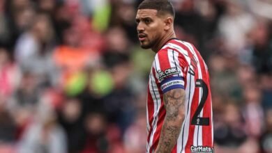 Ex-Flamengo brilha na Inglaterra e é decisivo em disputa por acesso à Premier League