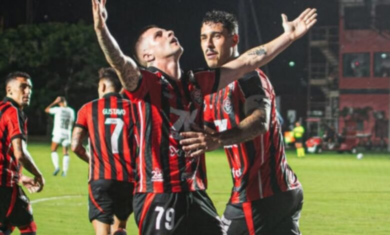 Vitória vira sobre o Vasco e respira no Brasileirão Vitória vira sobre o Vasco e respira no Brasileirão