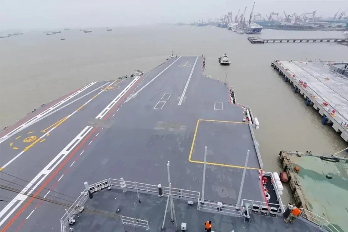 Taiwan identifica porta-aviões, e militares chineses dizem estarem prontos para batalha